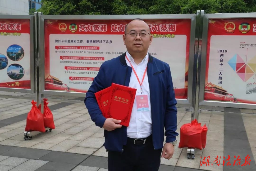 江辉：执正义之剑 写无悔人生