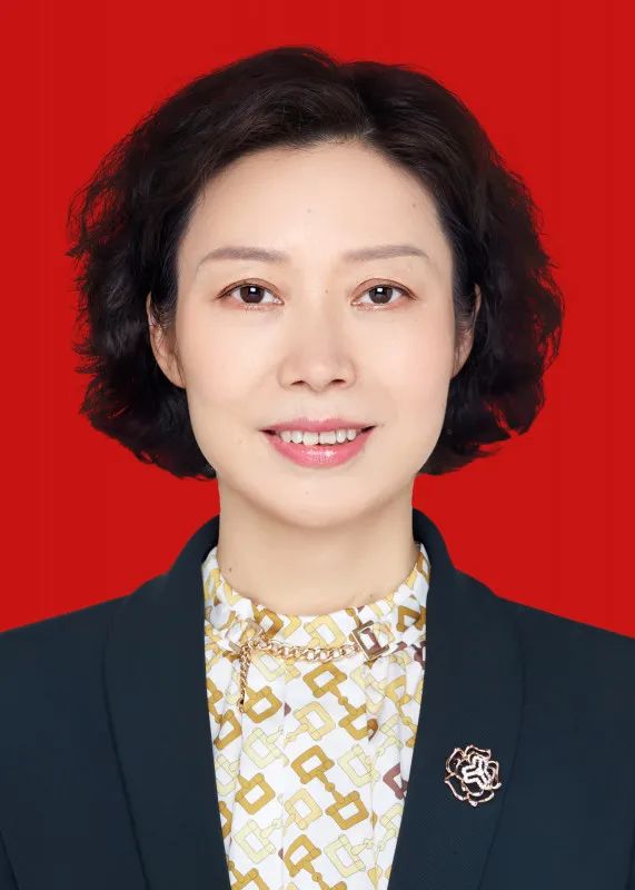杨兰英：湖南省妇联党组书记、主席