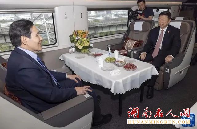 马英九昨日到达湖南，为何先参访长沙周南中学，其意为何？