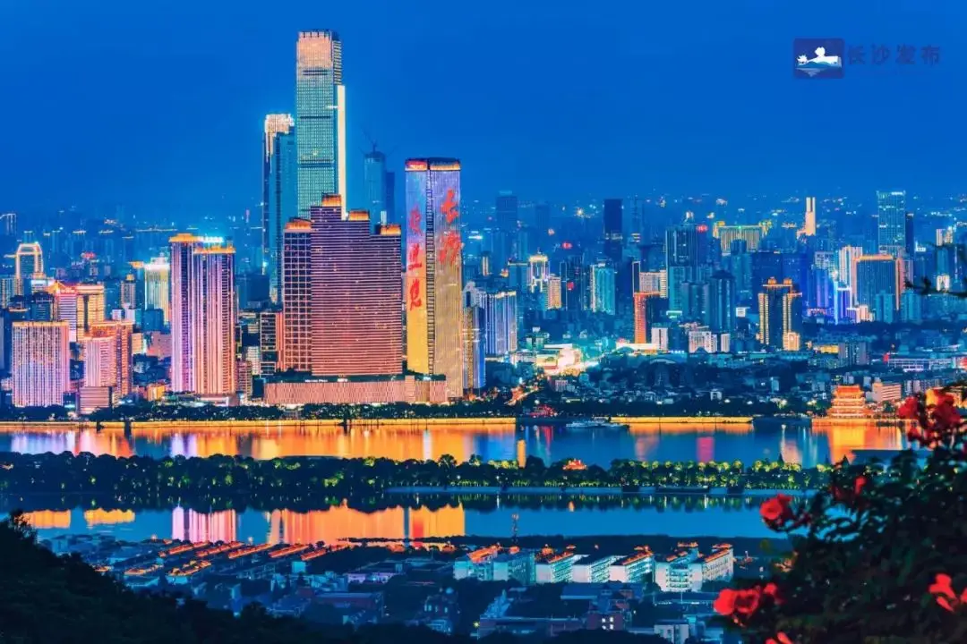 这几天，长沙街头乌泱泱全是香港人！