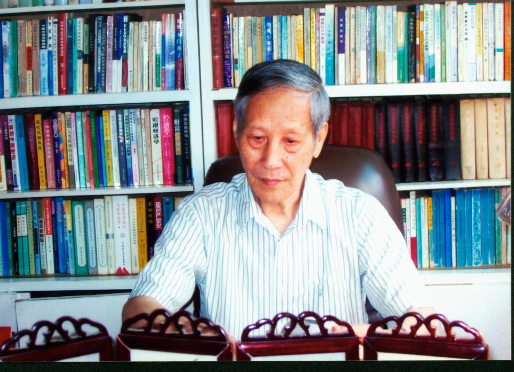 尹世杰：湖南省首届荣誉社会科学专家