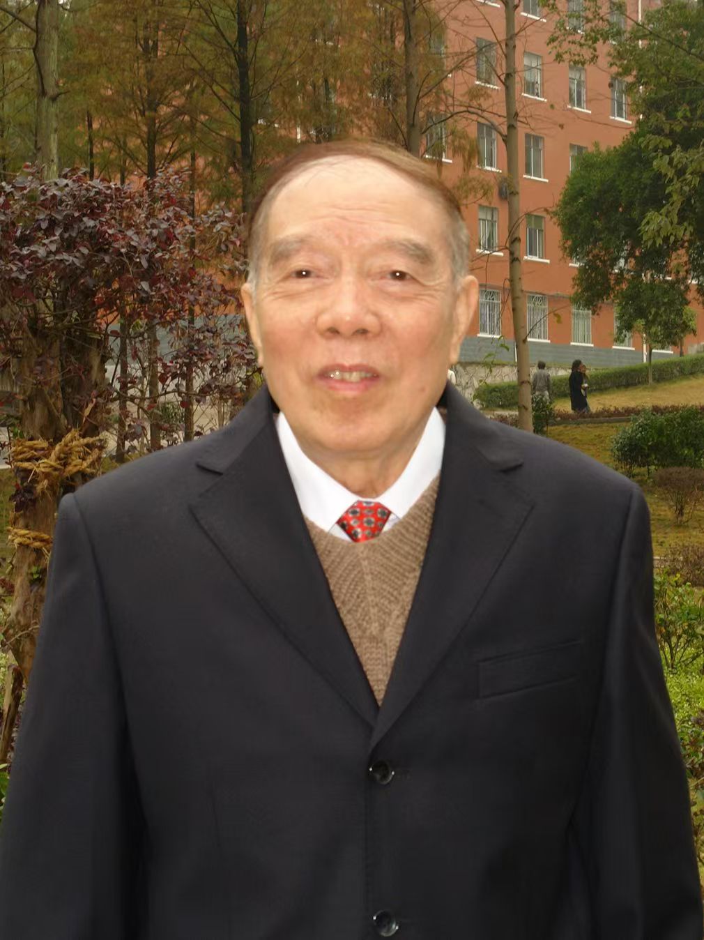 谭双泉：湖南师范大学终身教授