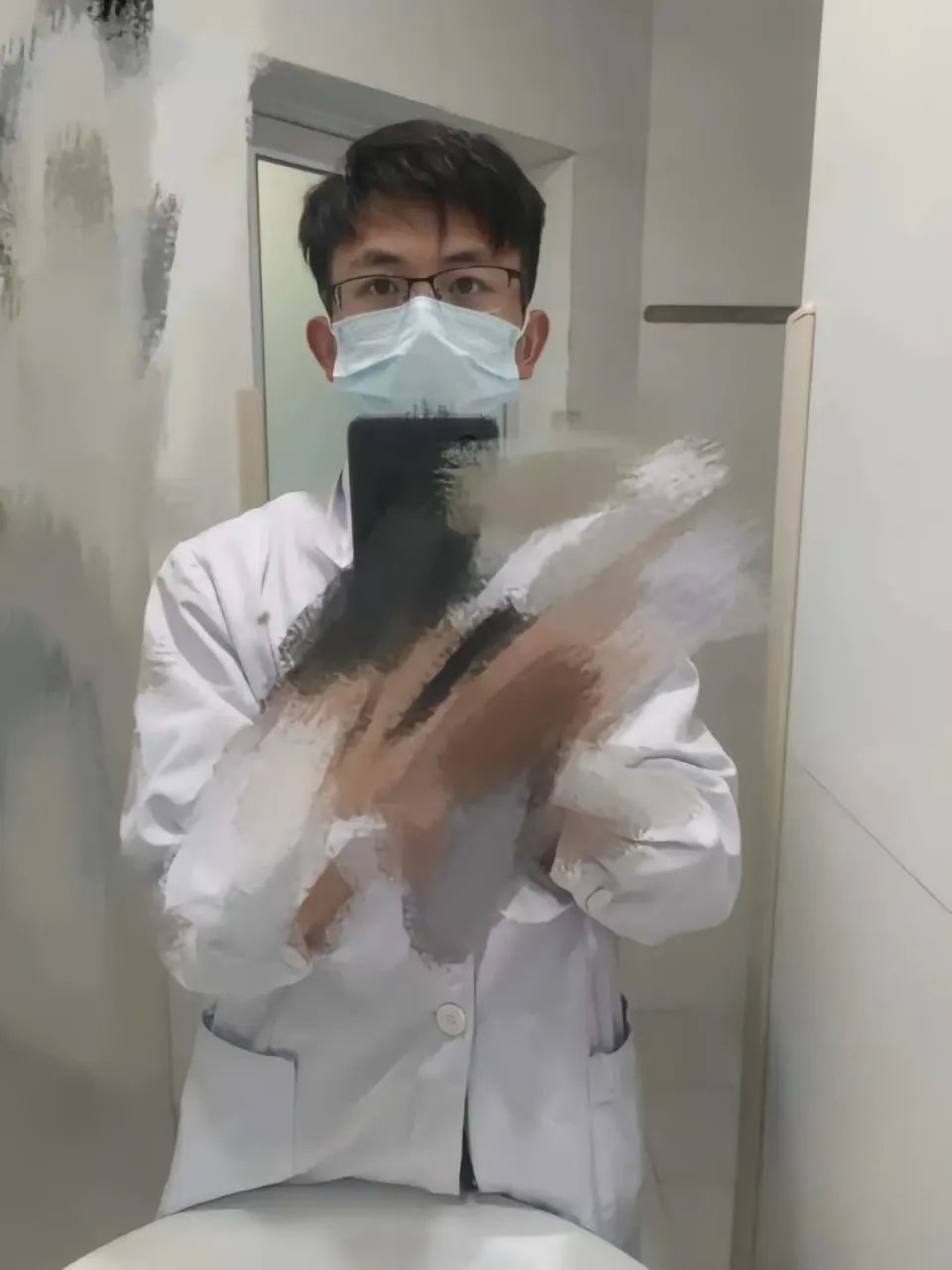 实习医生举报医疗腐败后坠楼身亡，湖南省卫健委回应！