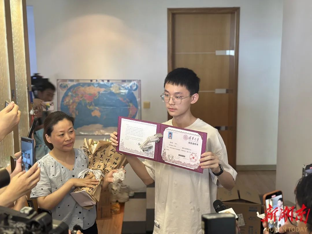 收到湖南首封高考录取通知书的清华学霸分享经验：不要闭门造车