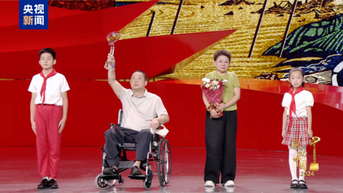 岳阳李东，感动中国年度人物！