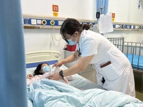13岁湖南女孩“感冒”后竟确诊尿毒症！医生紧急提醒：这些信号太会伪装→