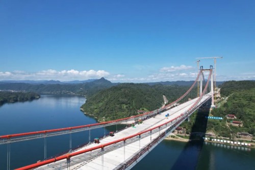 湖南在建跨径最大悬索桥工程，洞庭溪沅水特大桥贯通