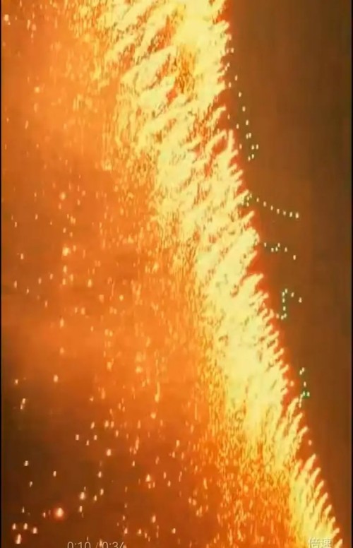 湖南一景点无人机表演烟花不慎引燃山林，相关方回应：火情已迅速扑灭