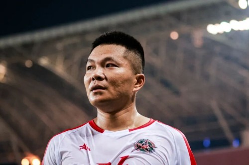 湘超人物 | 四次大手术后，闯荡中超师从多位名帅，如今他是“长沙布斯克茨”