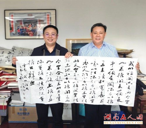 书法名家鄢福初书写爱国诗篇《我的祖国》