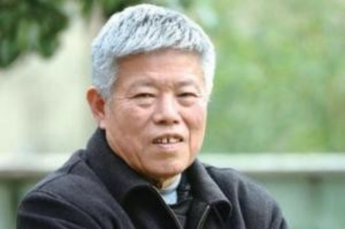 谭谈：中国作协原副主席，湖南省文联原主席