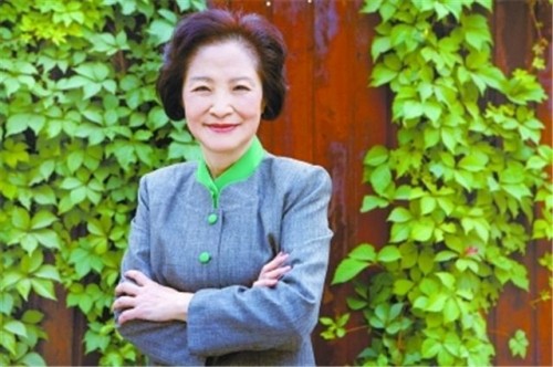 贺龙之女贺捷生回到湖南家乡，含泪为红二方面军长征出发地纪念碑敬献花篮