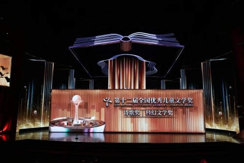 独家专访“2025中国文学盛典”总导演杨子扬：以光影为墨，为文学上色