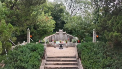 谭仲池：伟烈长垂青史——访左宗棠墓地