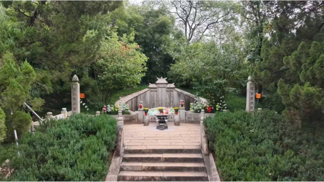 谭仲池：伟烈长垂青史——访左宗棠墓地