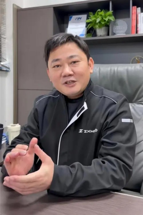 张雪：中国企业家、职业摩托车手、张雪机车创始人