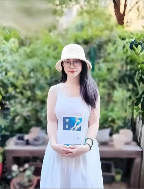 人漂亮，诗大胆│新晋华文青年诗人奖得主，陈莫精短诗7首