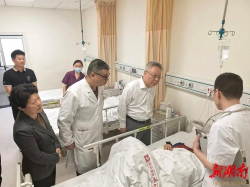 沈晓明毛伟明赴浏阳市指挥调度烟花厂爆炸事故救援工作