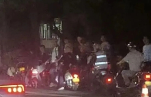 湖南岳阳7辆车飙车，两对夫妻2死1伤