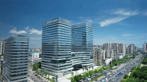 市值蒸发三千亿，陈邦身家缩水1145亿，爱尔眼科“闯关”港股