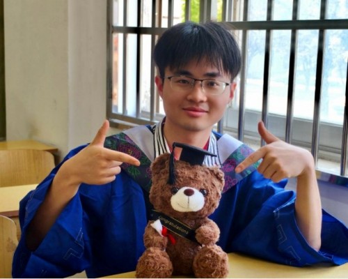 从湘西大山到世界顶尖实验室，一个苗族青年的“科研青春”