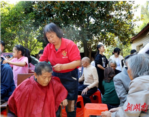 生命不息 公益不止——记“湖南好人”、娄底市慈善志愿者钟志敏
