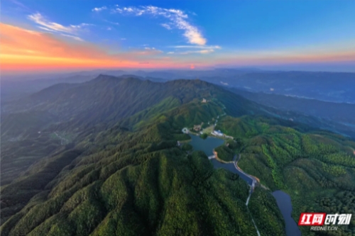 梁瑞郴评论丨雪峰山赋起大风——许怀《雪峰山赋》赏析