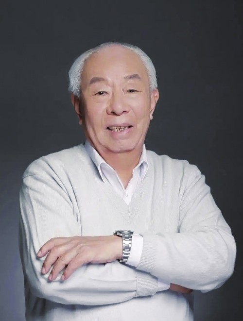 蔡测海随笔丨十五的月亮升上了天空——悼念玛拉沁夫先生