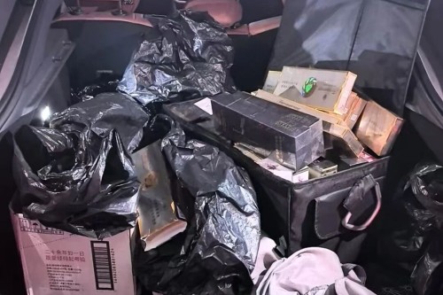 查获假烟2448条,涉案金额超2000万元!长沙破获一起非法经营烟草案,26人落网