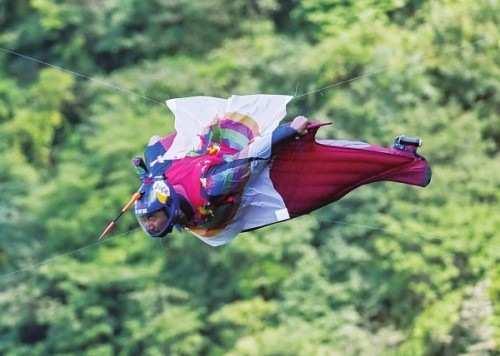 “中国人会飞！”翼装飞人张树鹏，像鸟一样飞了2000多次