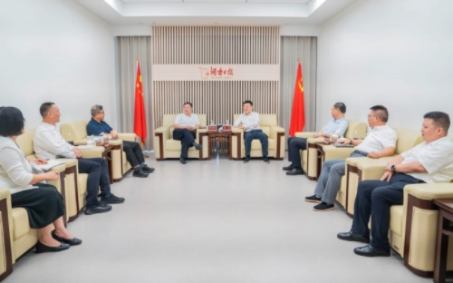 钟君会见省书协主席鄢福初一行